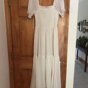 Chic White Maxi Dress with Puff Sleeves